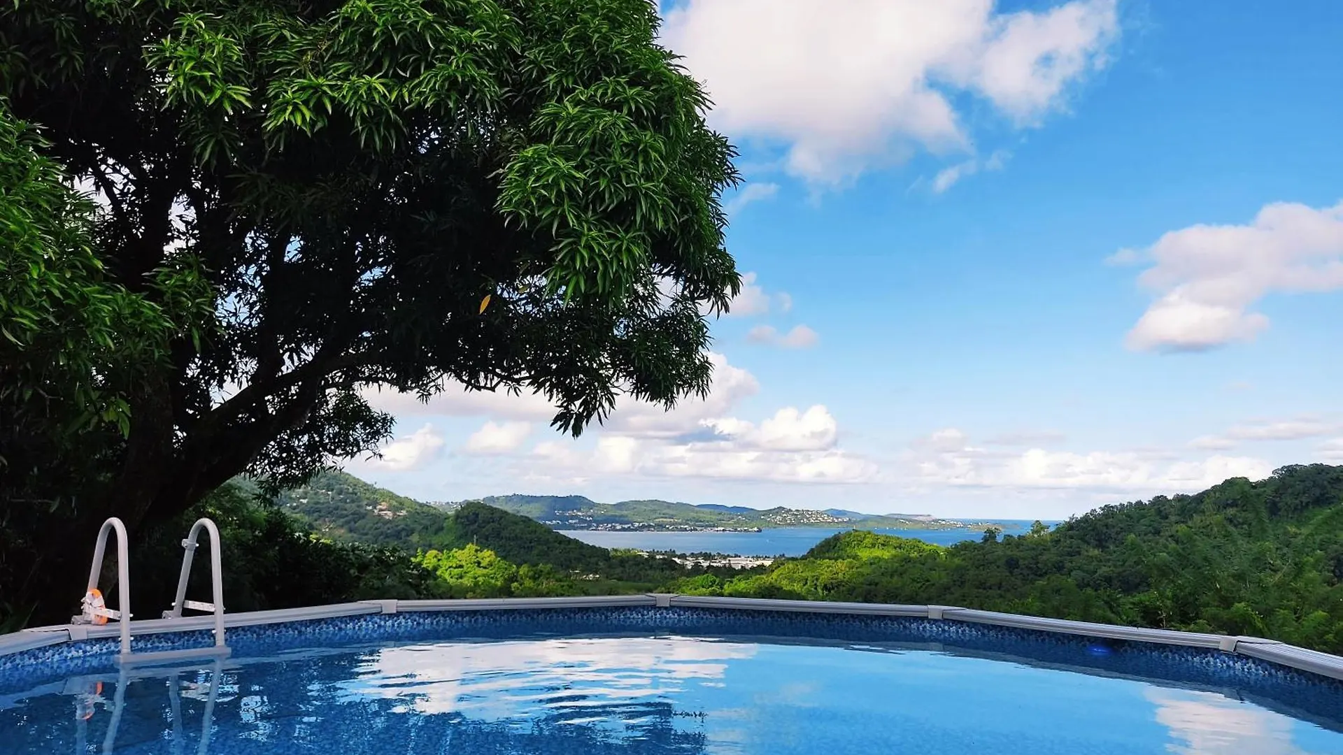 La Villa Mil'Or, Ideale Pour Vos Petits Evenements & Magnifique Vue Sur La Baie Du Robert