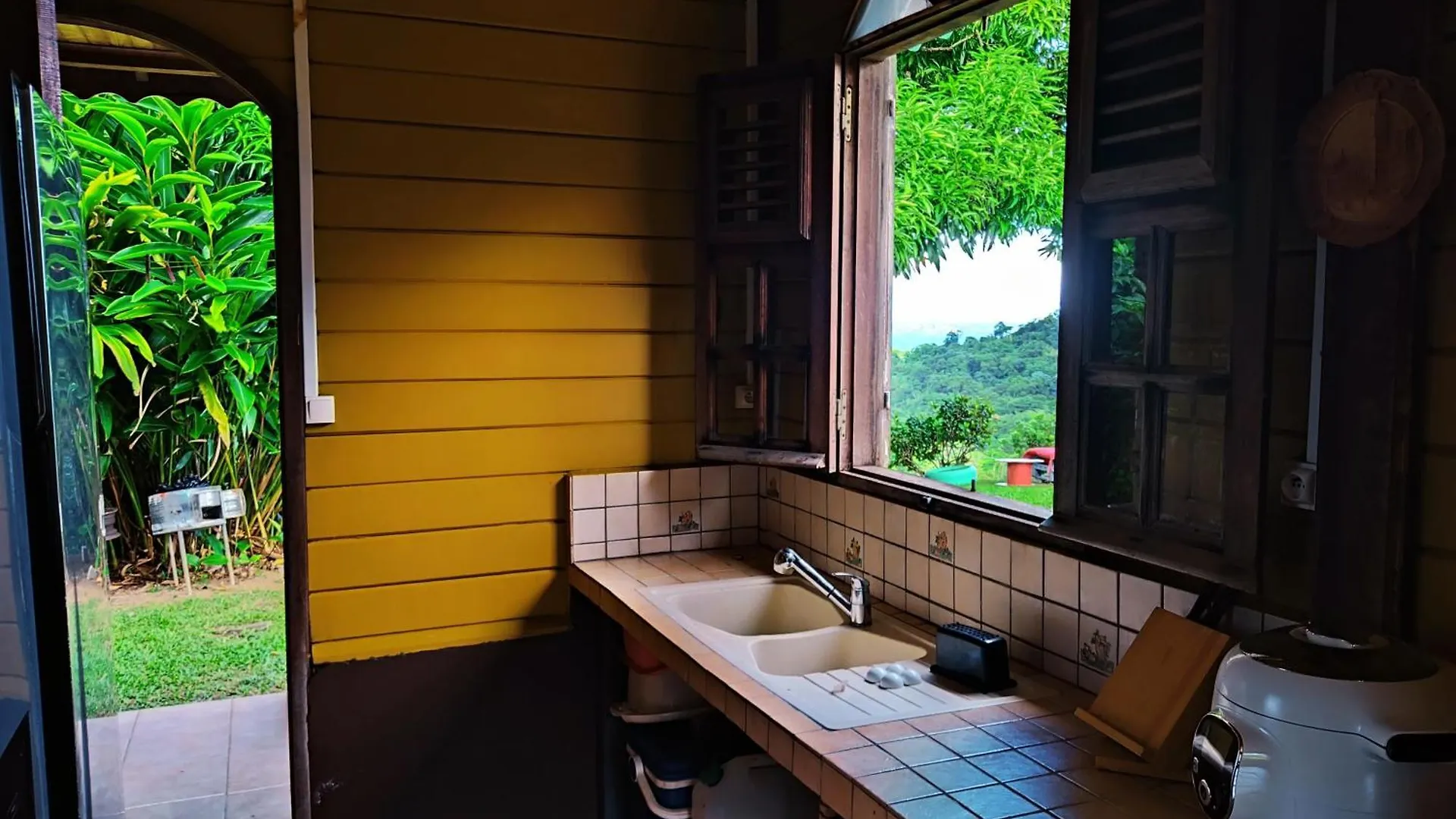 La Villa Mil'Or, Ideale Pour Vos Petits Evenements & Magnifique Vue Sur La Baie Du Robert  르 로베르